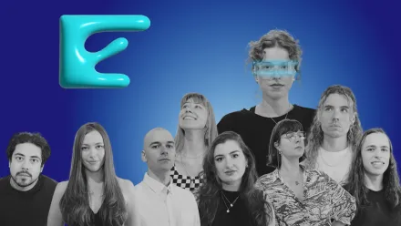 Schwarz-weiße Portraitfotos junger Menschen auf blauem Hintergrund